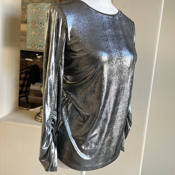 Le Gali Silver Metallic Blouse. - Picture 2 of 3